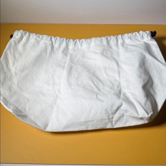 Authentic CHANEL White Cotton Dust Bag - Picture 3 of 7